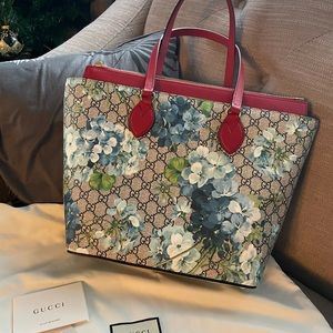 GUCCI Blooms tote bag with zipper. LIKE NEW